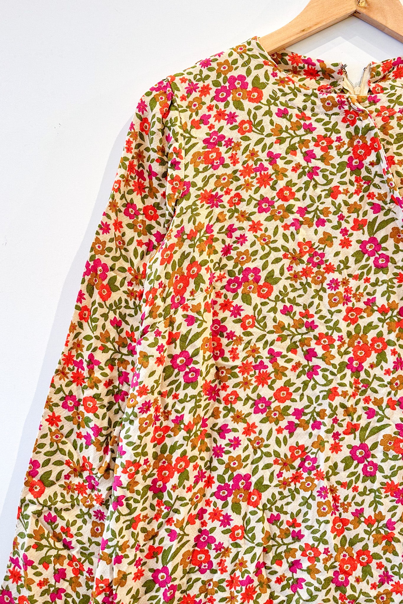 Trend4us Vintage Floral Long-Sleeve Belted Mini Dress main image 1