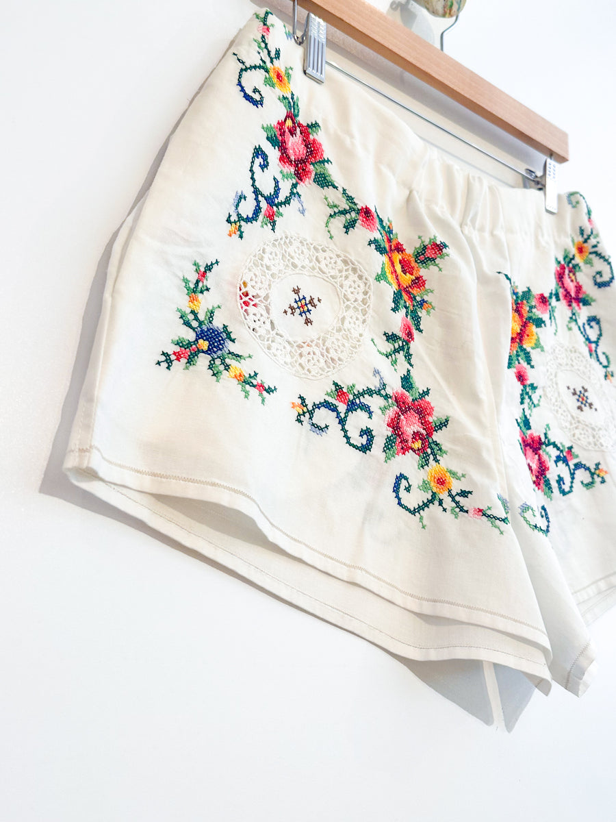 Liv embroidered linen shorts