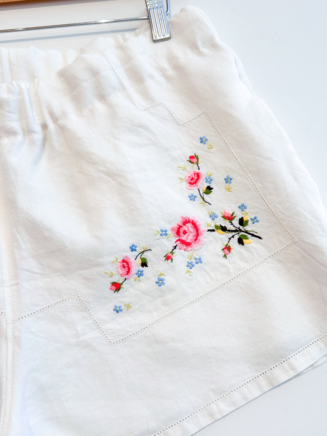 Liv embroidered linen shorts