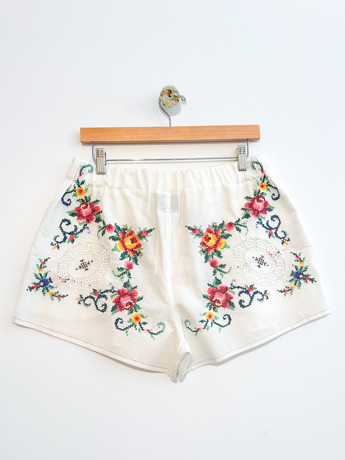 Liv embroidered linen shorts