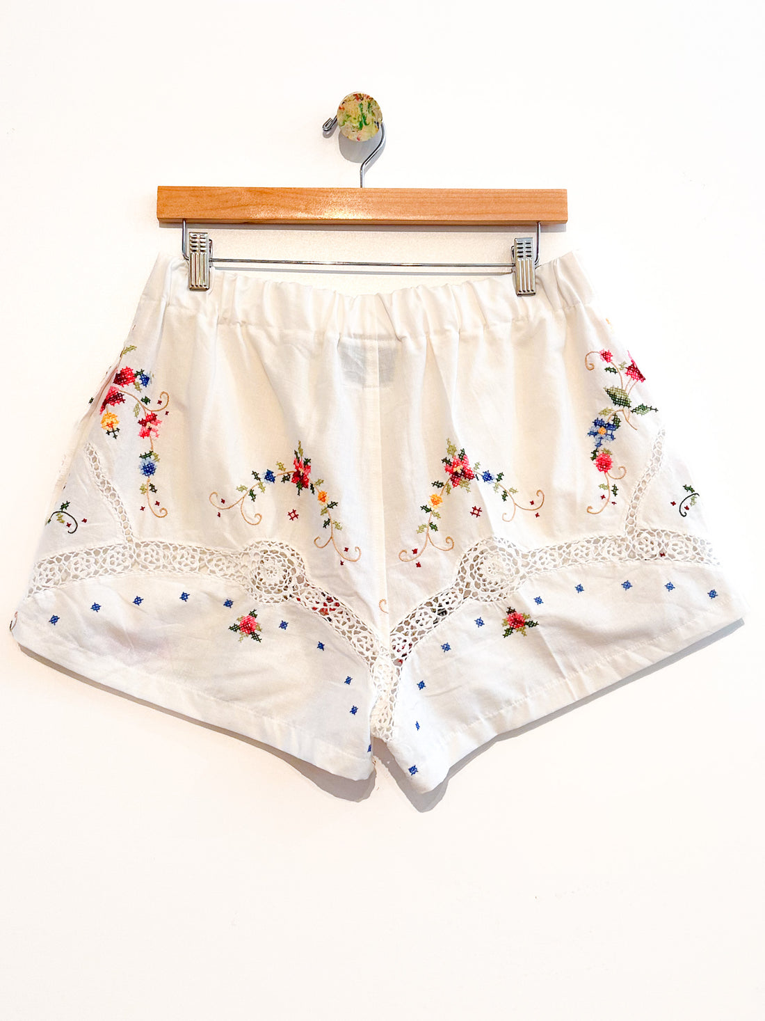 Liv embroidered linen shorts