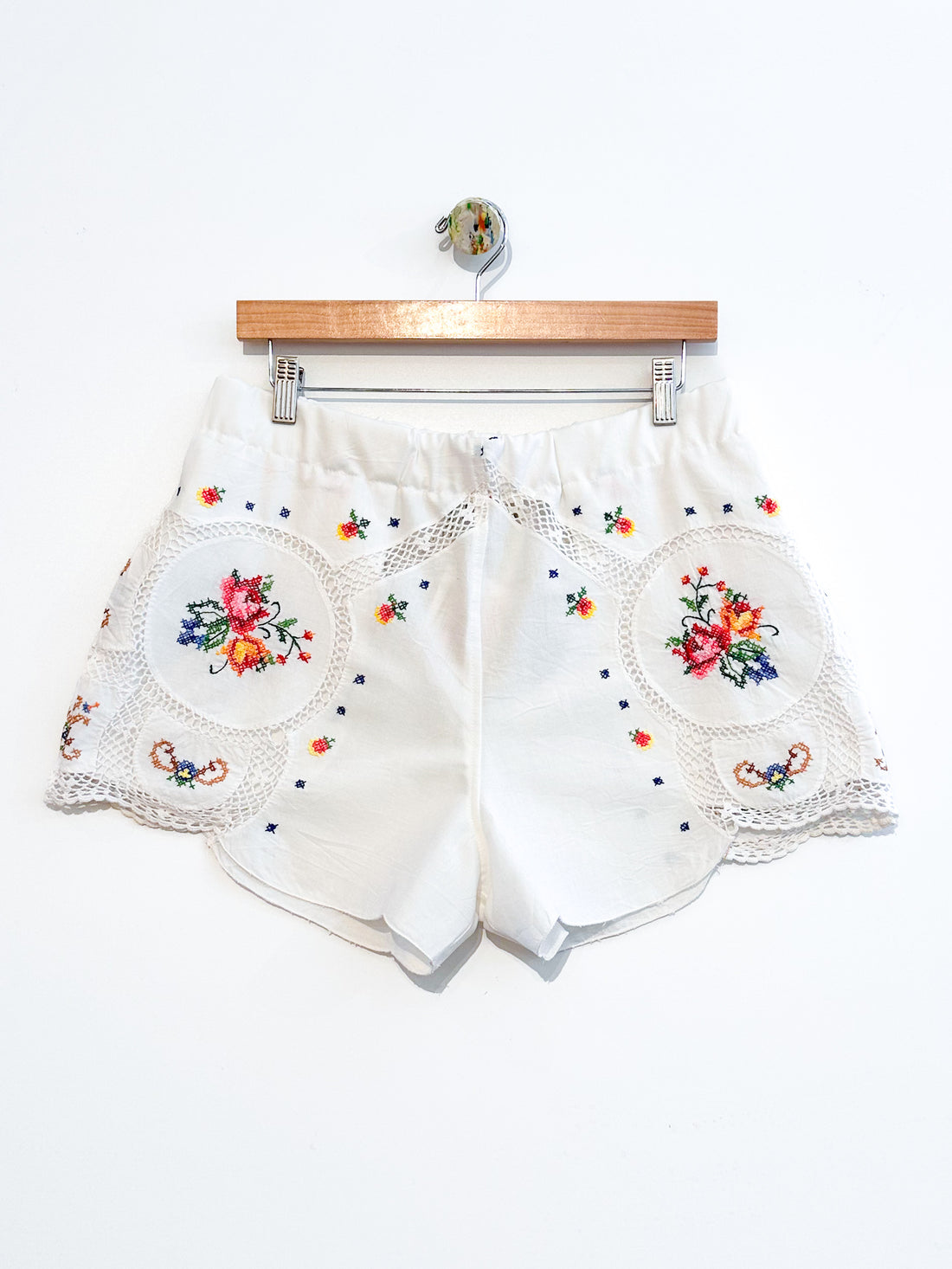 Liv embroidered linen shorts