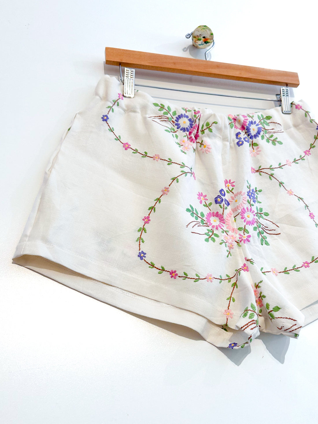 Liv embroidered linen shorts