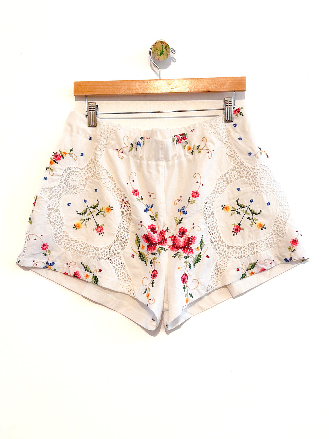 Liv embroidered linen shorts