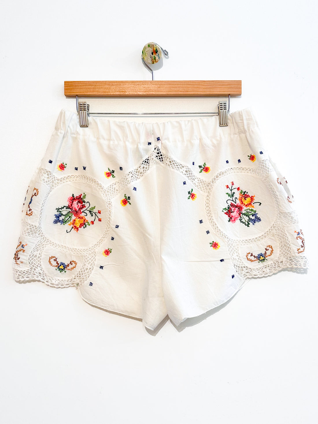 Liv embroidered linen shorts