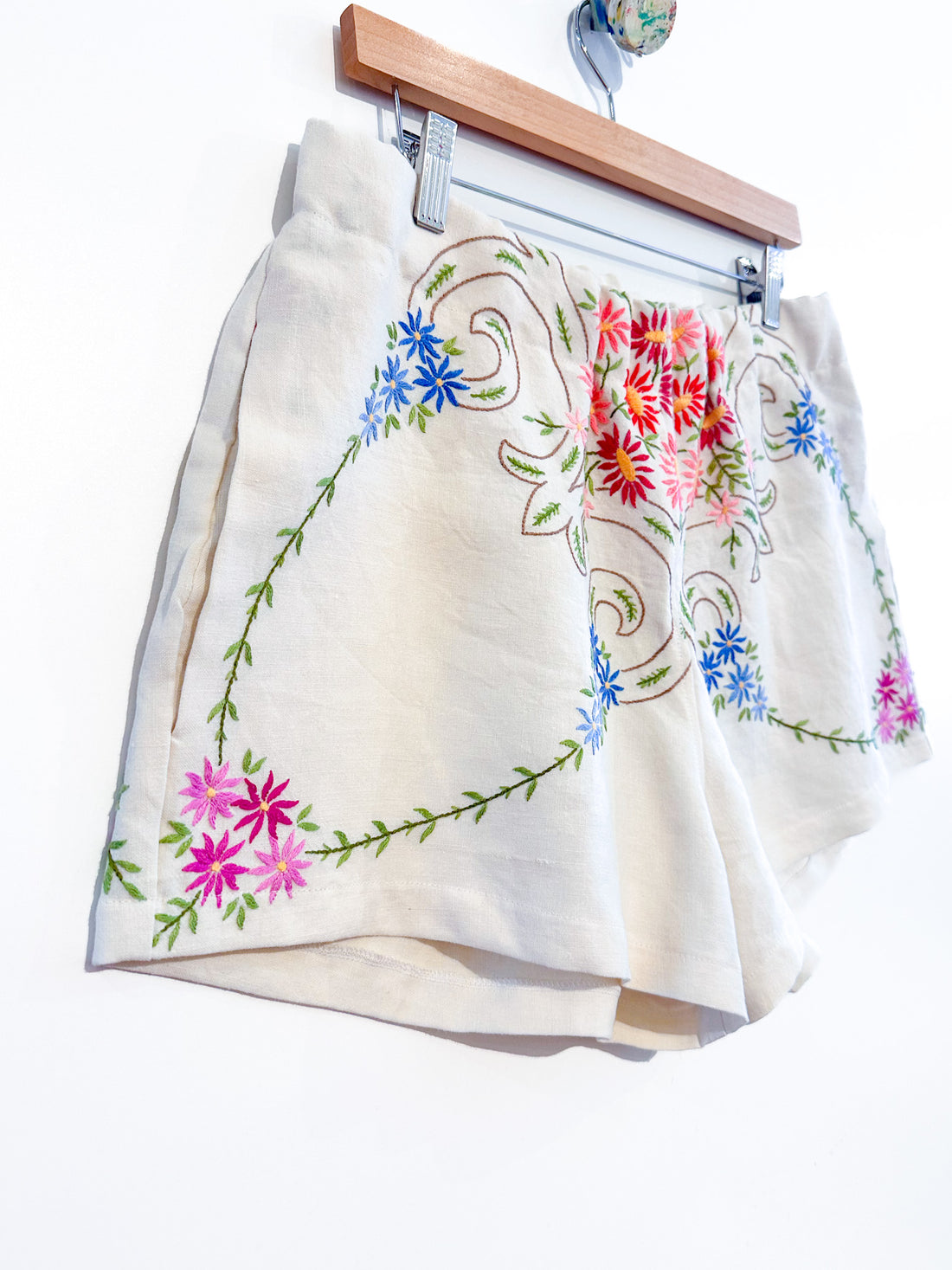 Liv embroidered linen shorts